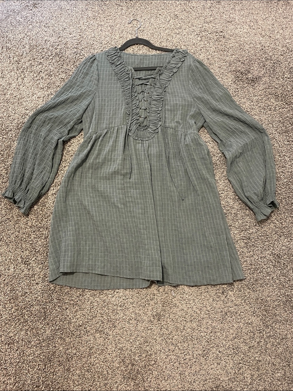 Green long sleeve dress